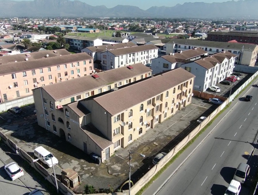 2 Bedroom Property for Sale in Grassy Park Western Cape